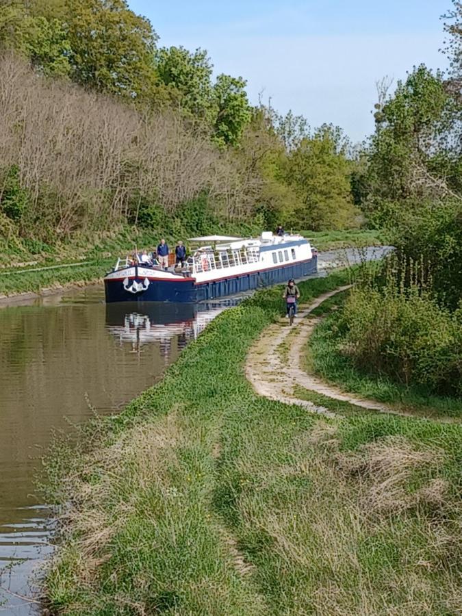Entre Loire Et Canal Briare Buitenkant foto